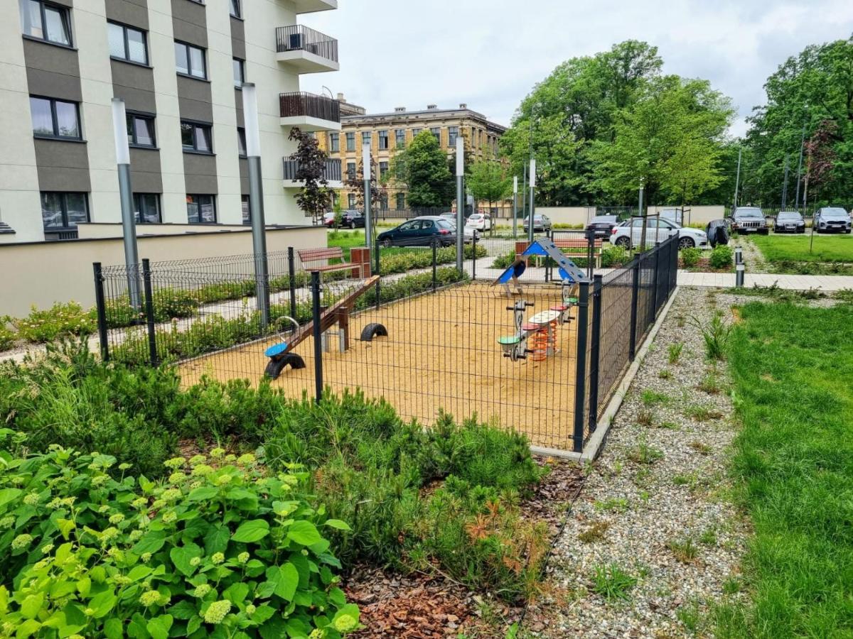 Apple Apartments - Gdanska Prywatne Miejsce Parkingowe Łódź Kültér fotó
